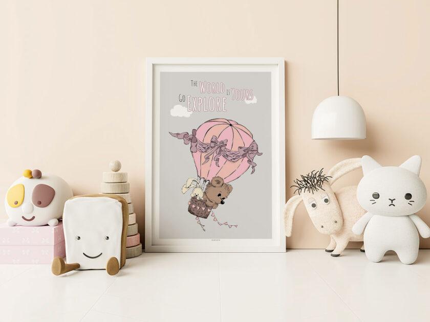 Plakat med bamse og kanin i luftballon