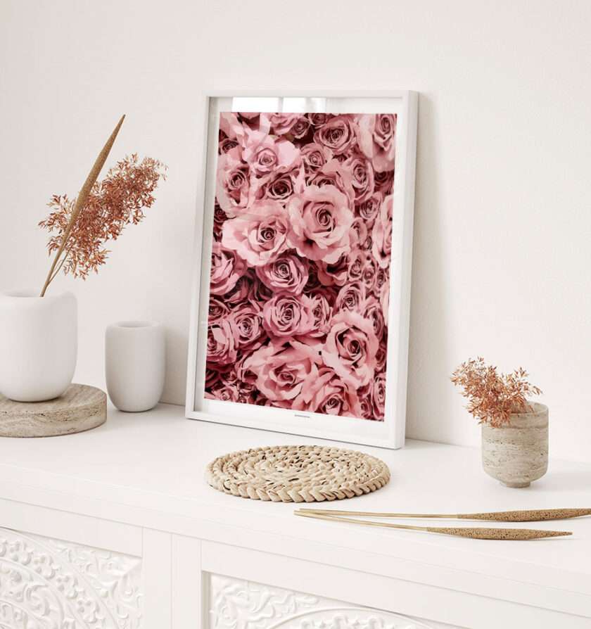 Grafisk plakat med lyserøde roser