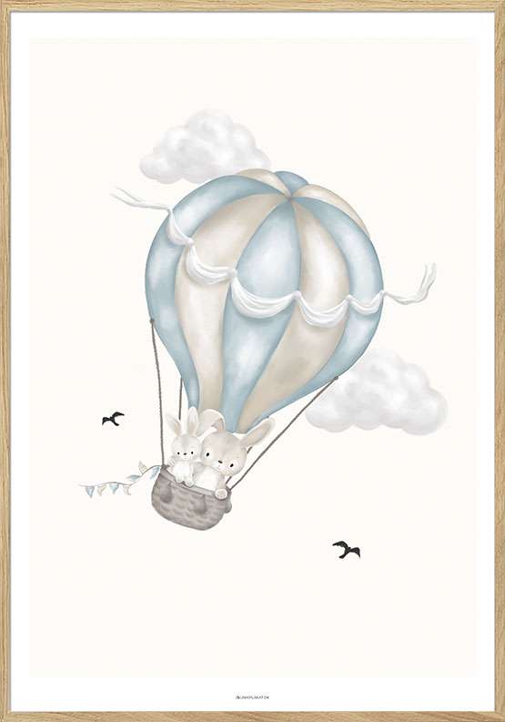 Børneplakat – rejsende kaniner i babyblå luftballon