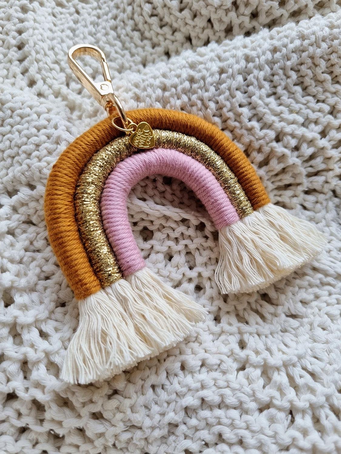 Regnbue nøglering - okker/guld/støvet rosa