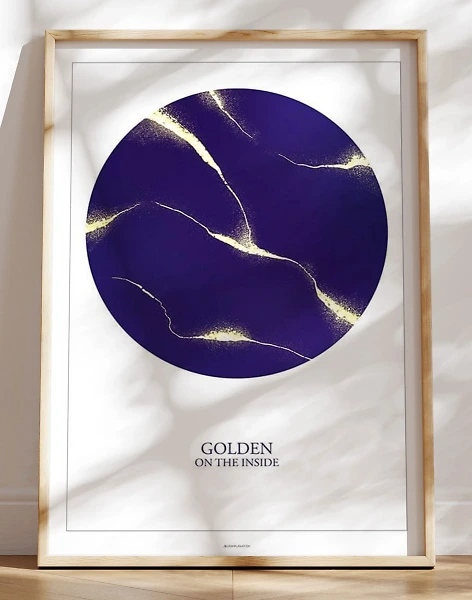 Golden on the inside - kunstplakat med grafisk guldeffekt