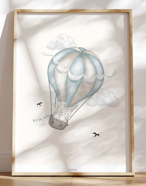 Børneplakat - rejsende kaniner i babyblå luftballon